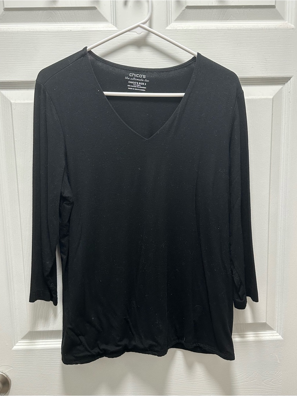 Chico's Black V-Neck 3/4 Sleeve Lightweight Top